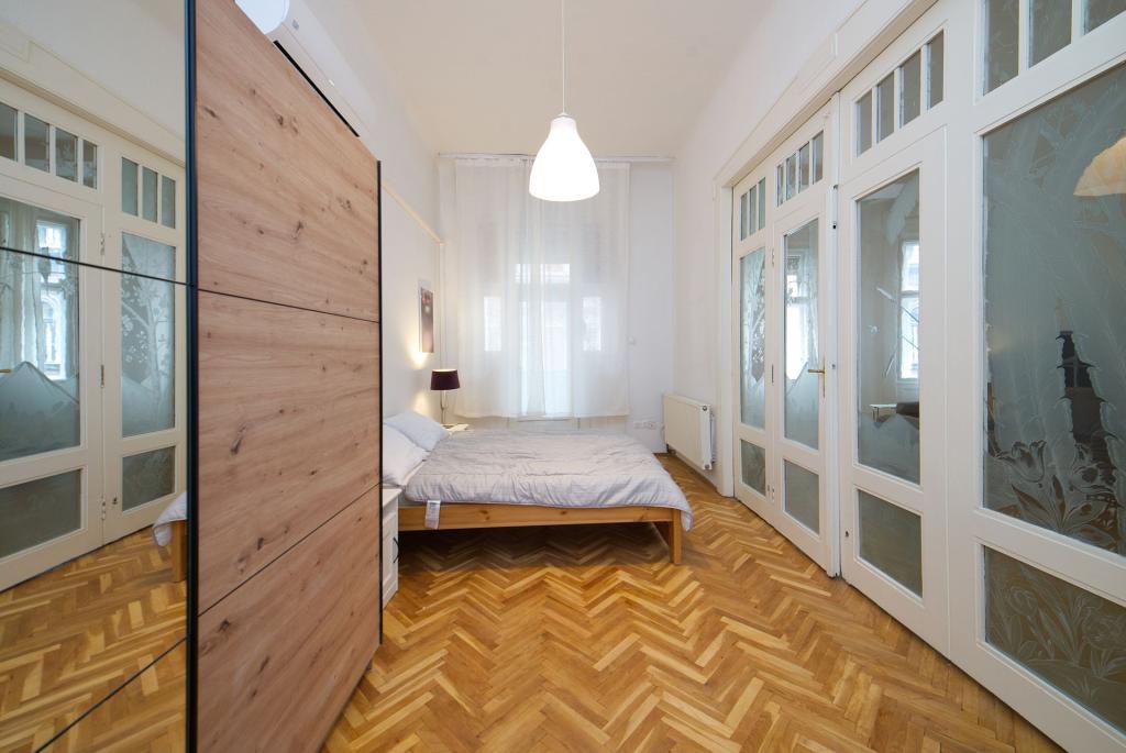 Kiadó lakás 1066 Budapest Zichy Jenő utca 70m2 700 €/hó Ingatlan kép: 1