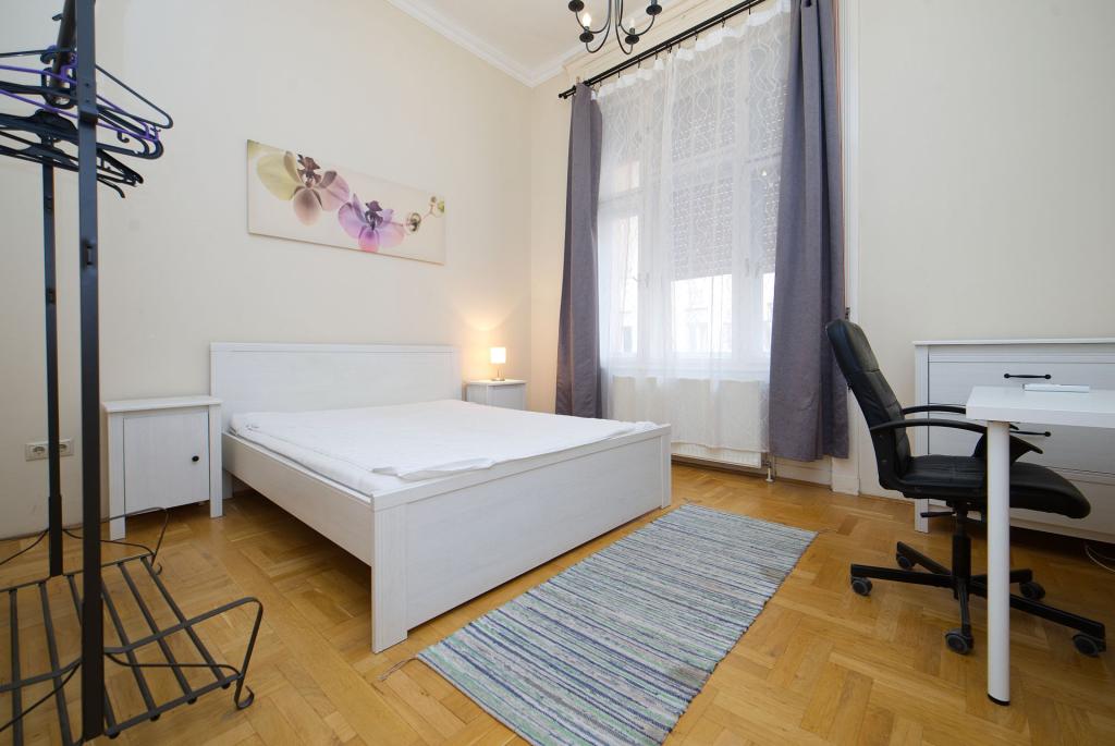 flat For rent 1077 Budapest Wesselényi utca 80sqm 750 €/month Property image: 1