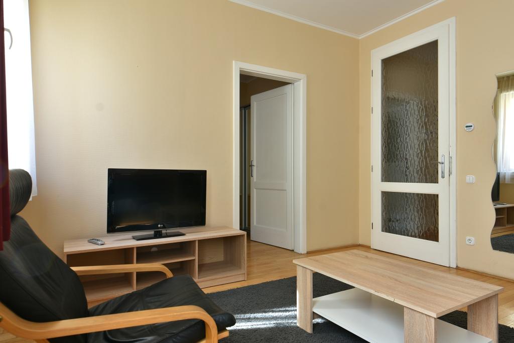 Kiadó lakás 1075 Budapest Kazinczy utca 37m2 650 €/hó Ingatlan kép: 1