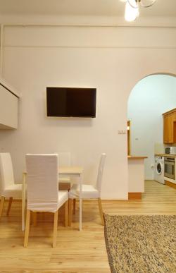 Kiadó lakás 1055 Budapest Balassi Bálint utca 42m2 650 €/hó Ingatlan kép: 1